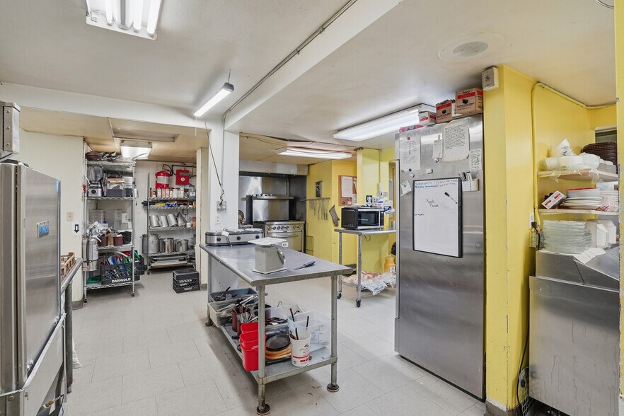 More Photos Of 1401 Laurel St, Whitewood Restaurant For Sale