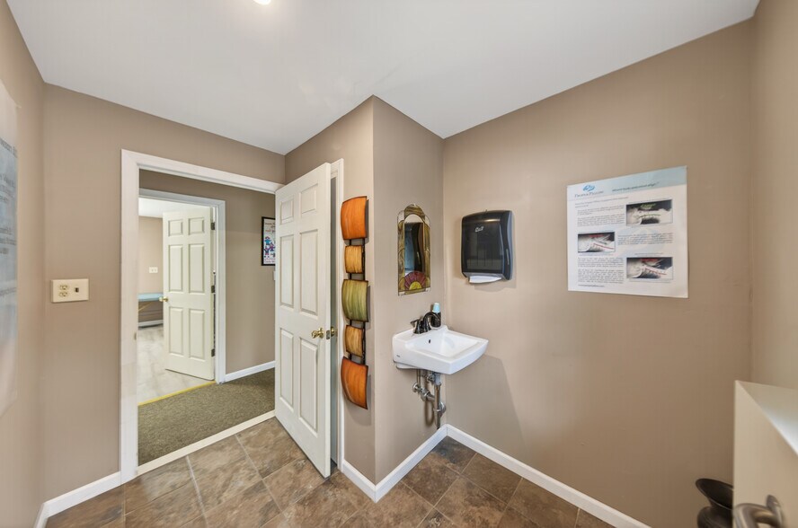 More Photos Of 187 Breakneck Rd, Highland Lakes Storefront Retail Residential For Sale