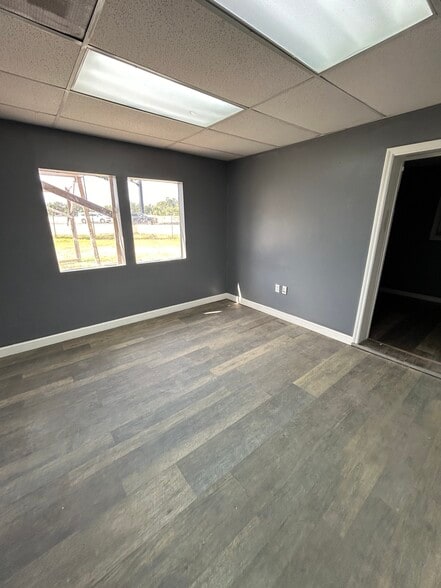 More Photos Of 3303 37th St, Orlando Warehouse For Lease
