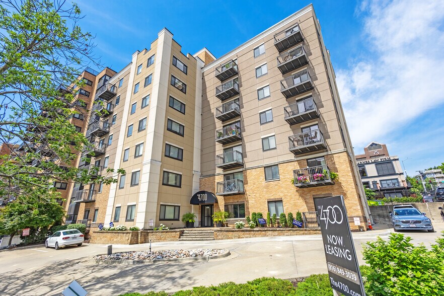 Primary Photo Of 4700 Roanoke Pky, Kansas City Apartments For Sale