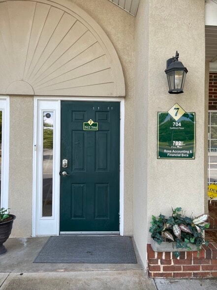 More Photos Of 3745 Cherokee St, Kennesaw Loft Creative Space For Lease