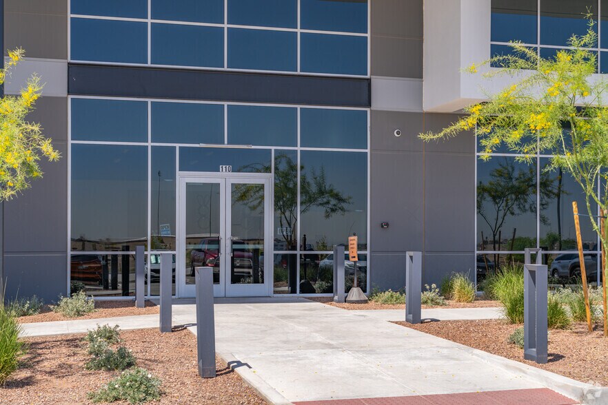 More Photos Of 5101 N Cotton Ln, Litchfield Park Warehouse For Lease