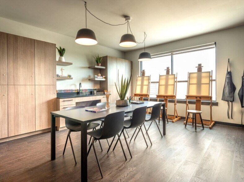 More Photos Of 411 W Commerce St, Dallas Apartments For Lease