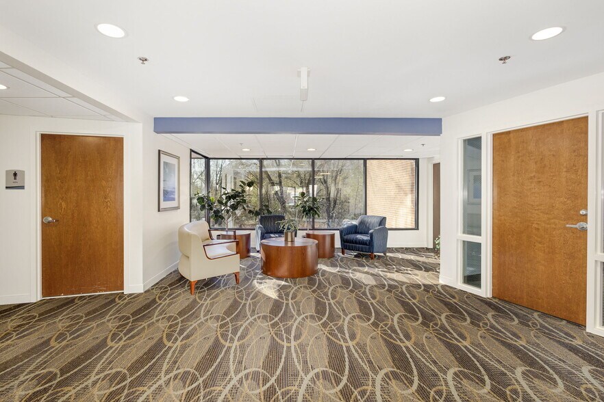 More Photos Of 10 Enterprise Blvd, Greenville Medical For Lease