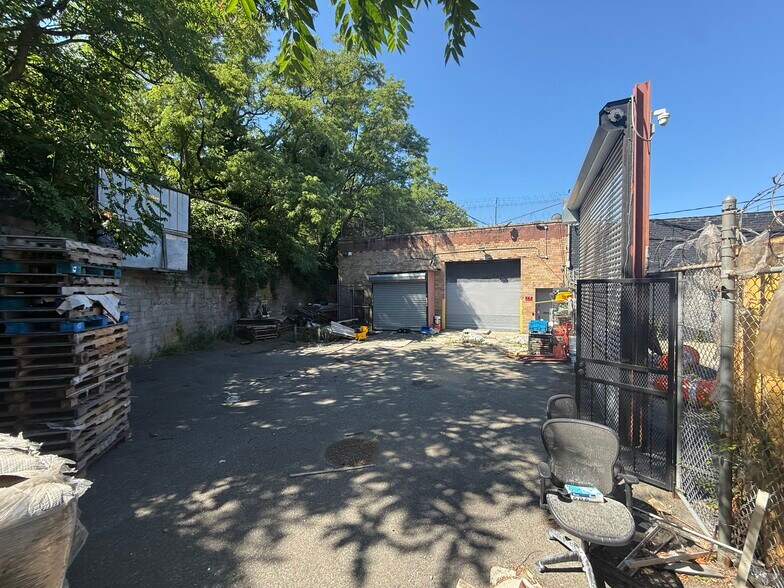 More Photos Of 770 Rockaway Pky, Brooklyn Service For Sale