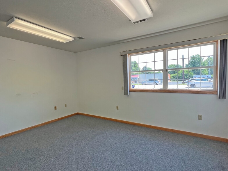 More Photos Of 4546 W Ridge Road, Erie Office For Sale