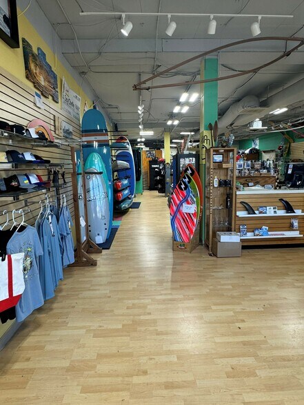 More Photos Of 2444 Solomons Island Rd, Annapolis General Retail For Sale