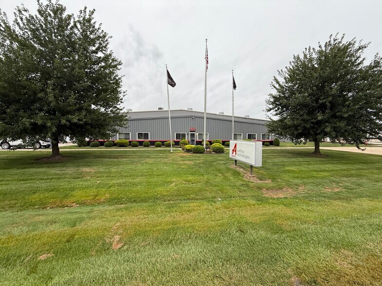 More Photos Of 1300 Industrial Dr, North Vernon Industrial For Lease