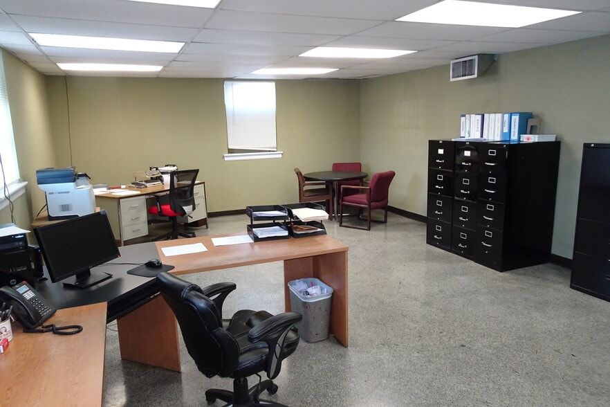 More Photos Of 4820 Rozzelles Ferry Rd, Charlotte Manufacturing For Lease