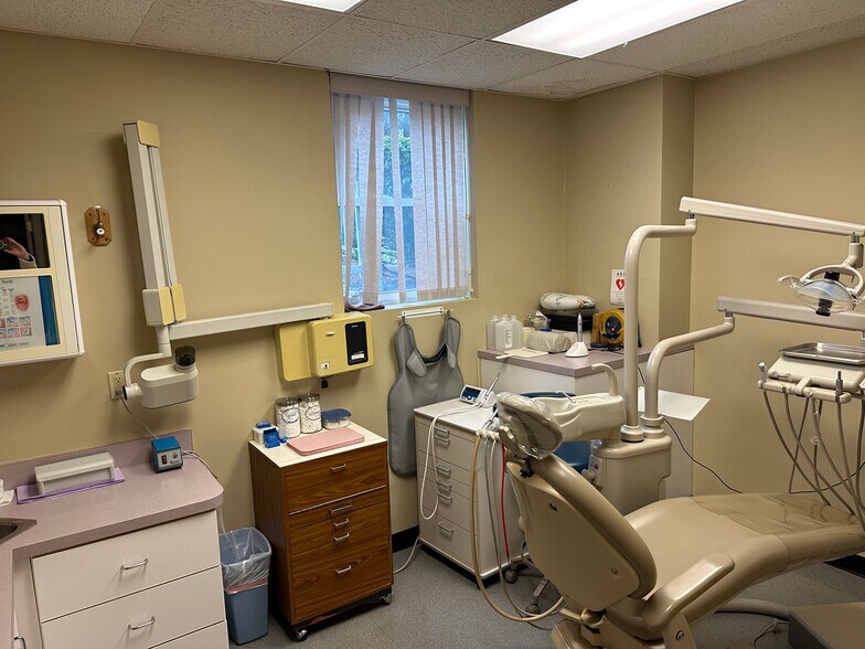 More Photos Of 1004 Princetown Rd, Schenectady Office For Lease