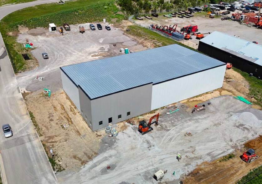 More Photos Of 9381 Seward Rd, Fairfield Warehouse For Lease