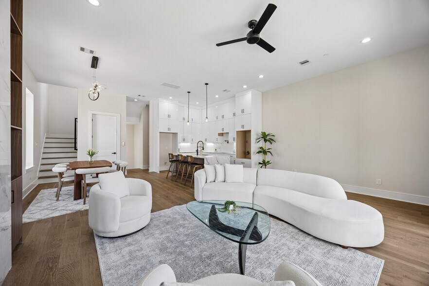 More Photos Of 5821 Winsome Ln, Houston Apartments For Sale