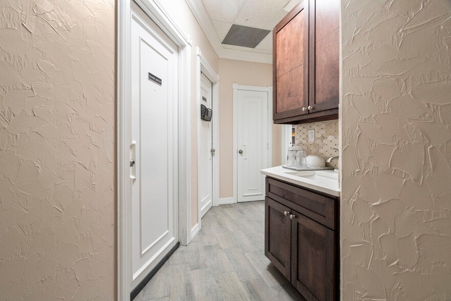 More Photos Of 25010 Oakhurst Dr, Spring Medical For Sale