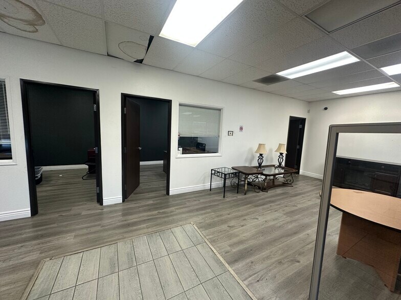 More Photos Of 1520 N Texas St, Fairfield Auto Dealership For Lease
