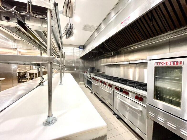 More Photos Of 141 Mansion Ave, Staten Island Restaurant For Sale
