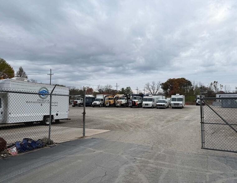 More Photos Of 2673 E Maple Rd, Milford Warehouse For Lease