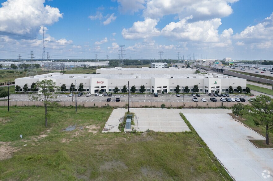 More Photos Of 7220 N Sam Houston Pky W, Houston Unknown For Lease