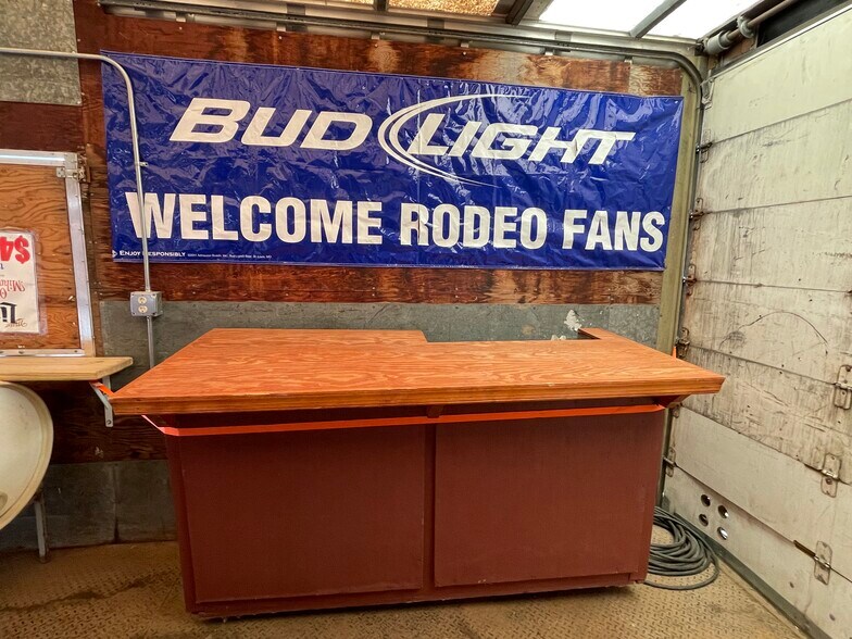 More Photos Of 203 Whinery, Binford Casino For Sale