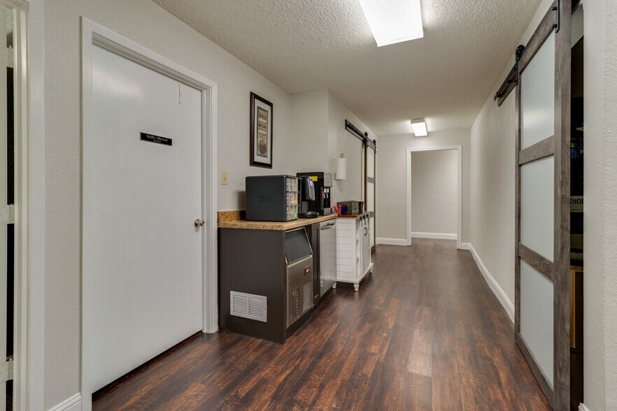 More Photos Of 5710 Watauga Rd, Watauga Office For Lease