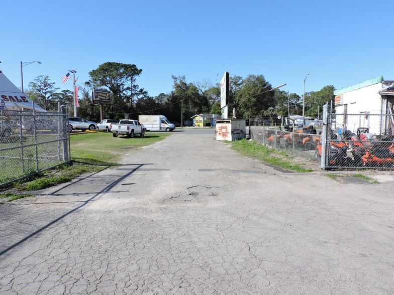 More Photos Of 1170 W Us-90, Lake City Light Distribution For Sale