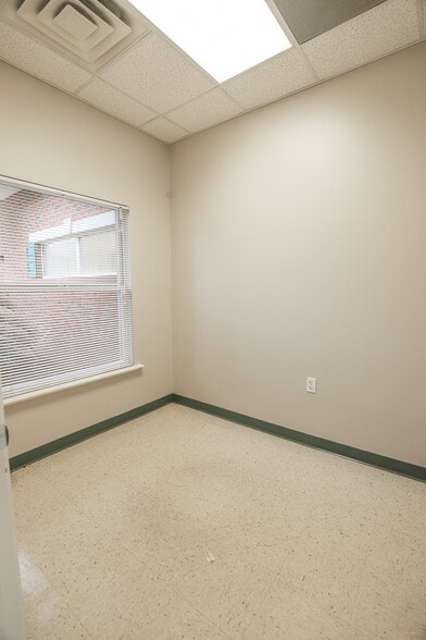 More Photos Of 2025 SW 75th St, Gainesville Medical For Lease