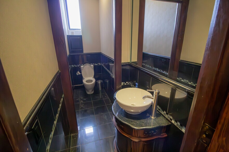 More Photos Of 174 Glen St, Glens Falls Office For Sale