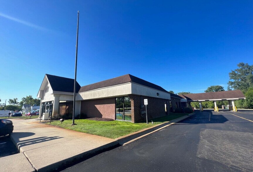 Primary Photo Of 3805 Highland Rd, Waterford Bank For Sale