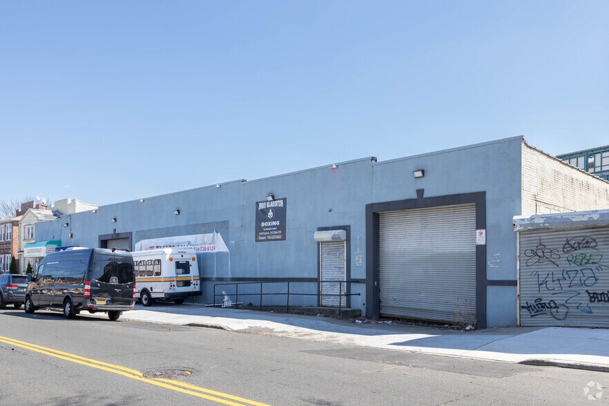 More Photos Of 8630 103rd Ave, Ozone Park Showroom For Lease