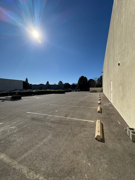 More Photos Of 850 Flynn Rd, Camarillo Manufacturing For Sale