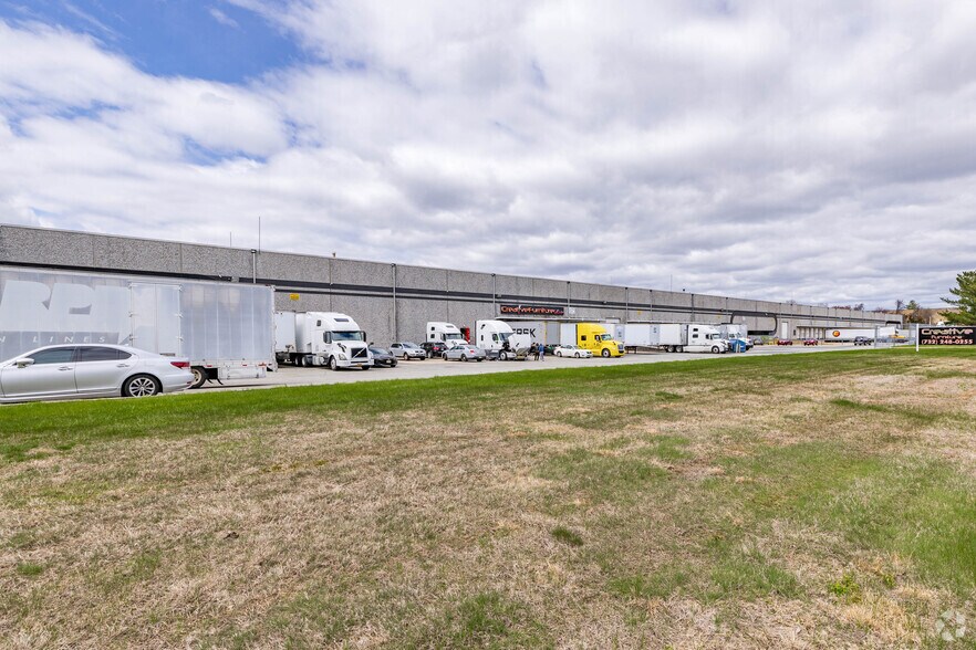 More Photos Of 36 Saw Mill Pond Rd, Edison Warehouse For Lease