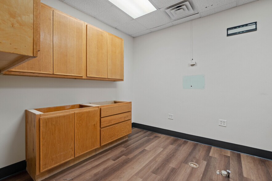 More Photos Of 3605 Interstate 30, Mesquite Medical For Lease