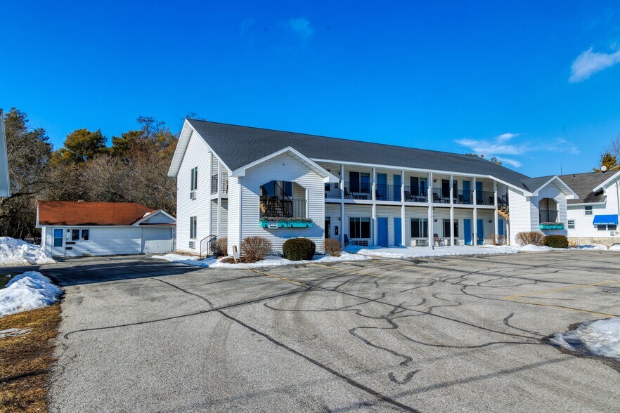 More Photos Of 6269 Wi-57, Sturgeon Bay Hotel For Sale