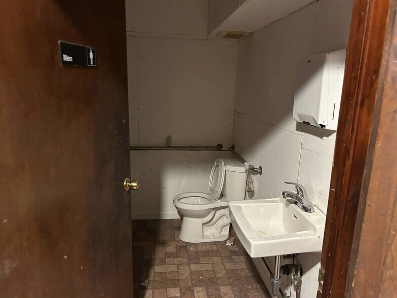 More Photos Of 22 Pershing Ave, Poughkeepsie Warehouse For Sale