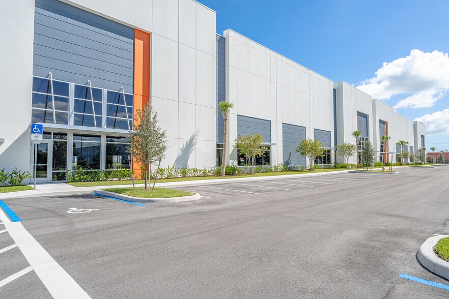 More Photos Of 3055 Burris Rd, Davie Unknown For Lease