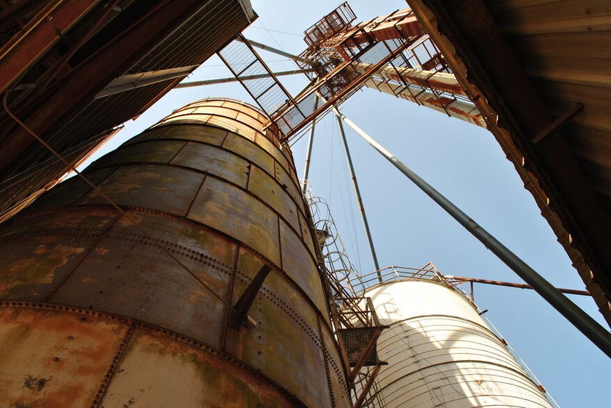 More Photos Of 220 Progress Blvd, Longview Warehouse For Sale