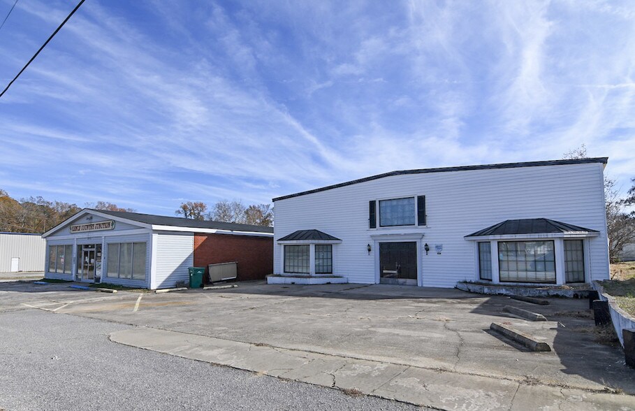 More Photos Of 106 W North Railroad St, Four Oaks Storefront For Sale