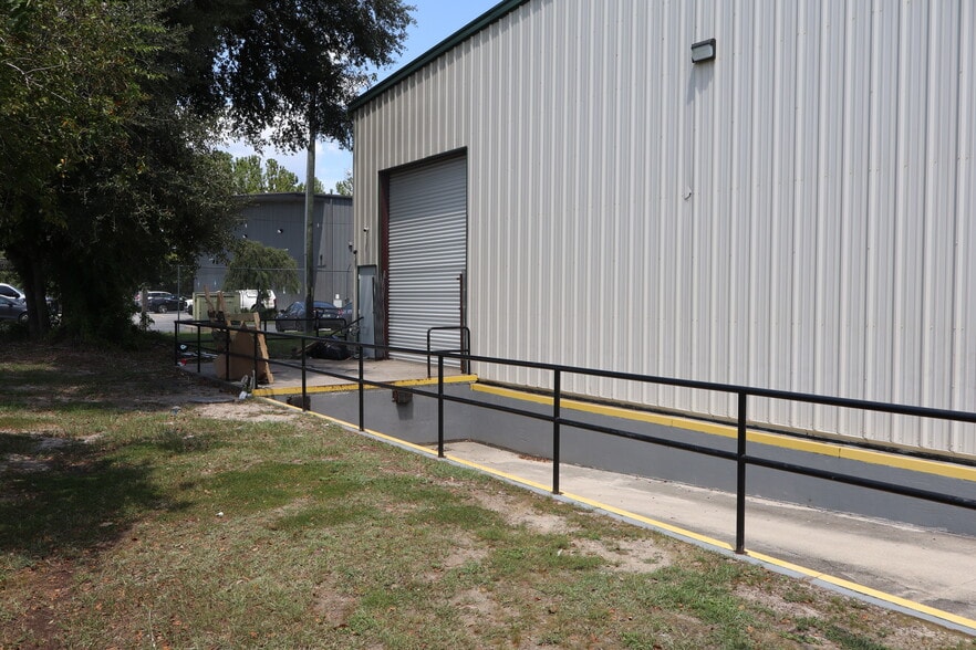 More Photos Of 250 Ram Blvd, Midway Warehouse For Lease