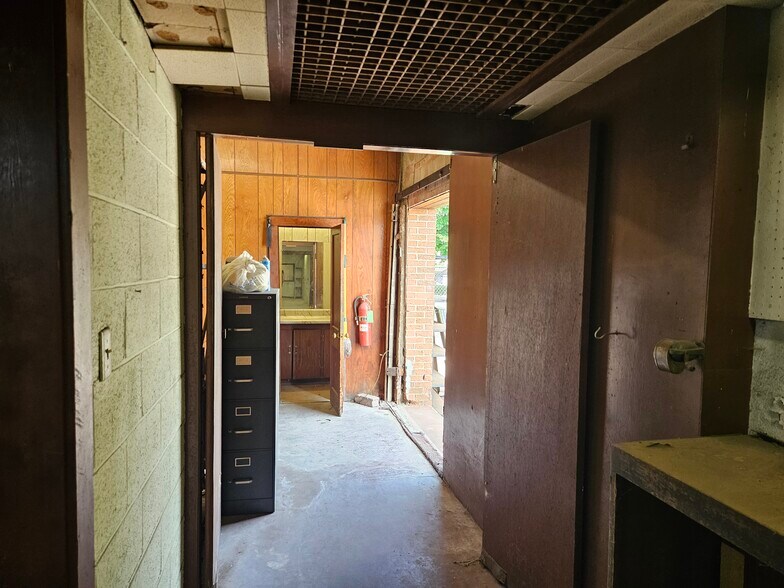 More Photos Of 4301 S Robinson Ave, Oklahoma City Freestanding For Sale