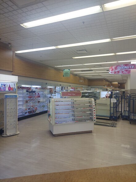 More Photos Of 366 George St, New Brunswick Drugstore For Lease