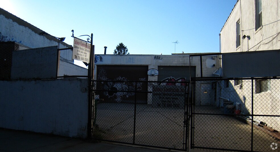 Primary Photo Of 90-04 Liberty Ave, Jamaica Parking Garage For Lease