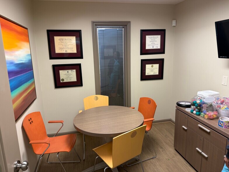 More Photos Of 6496 Quail Run Dr, Pelham Office For Sale