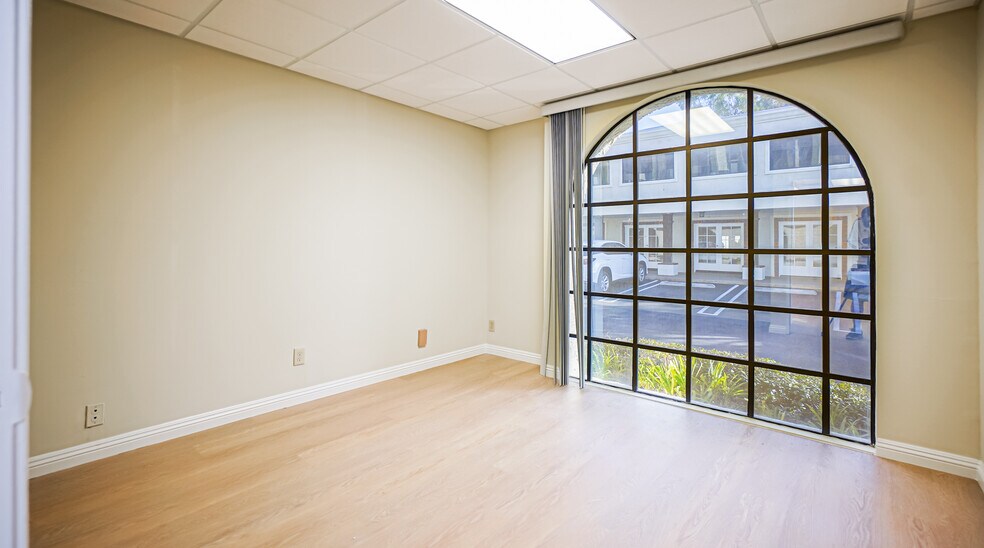 More Photos Of 23717 Hawthorne Blvd, Torrance Office For Lease