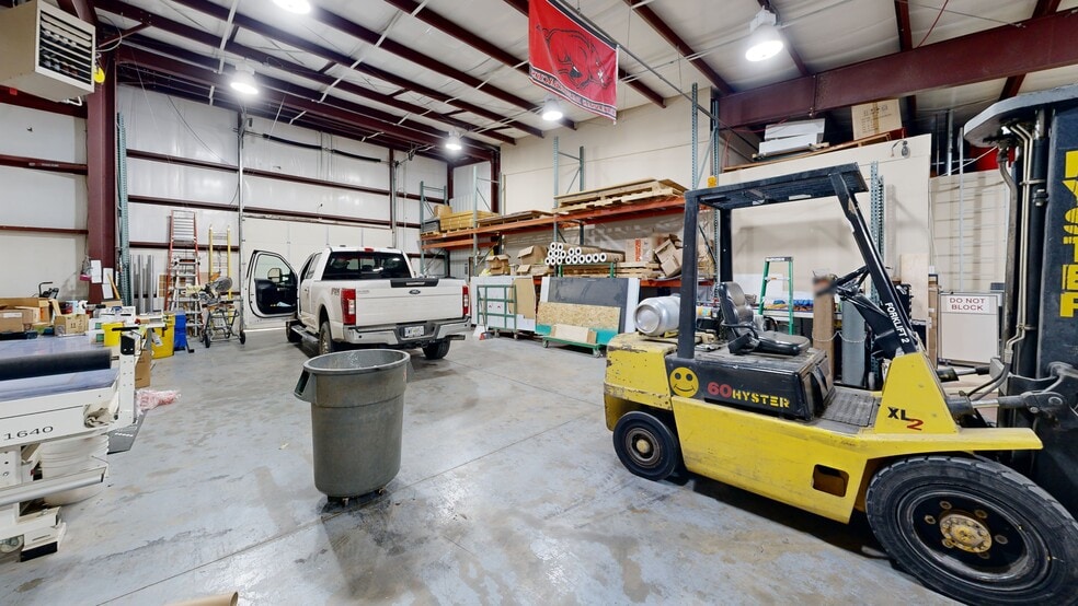 More Photos Of 1721 Acorn Dr, Rogers Warehouse For Lease