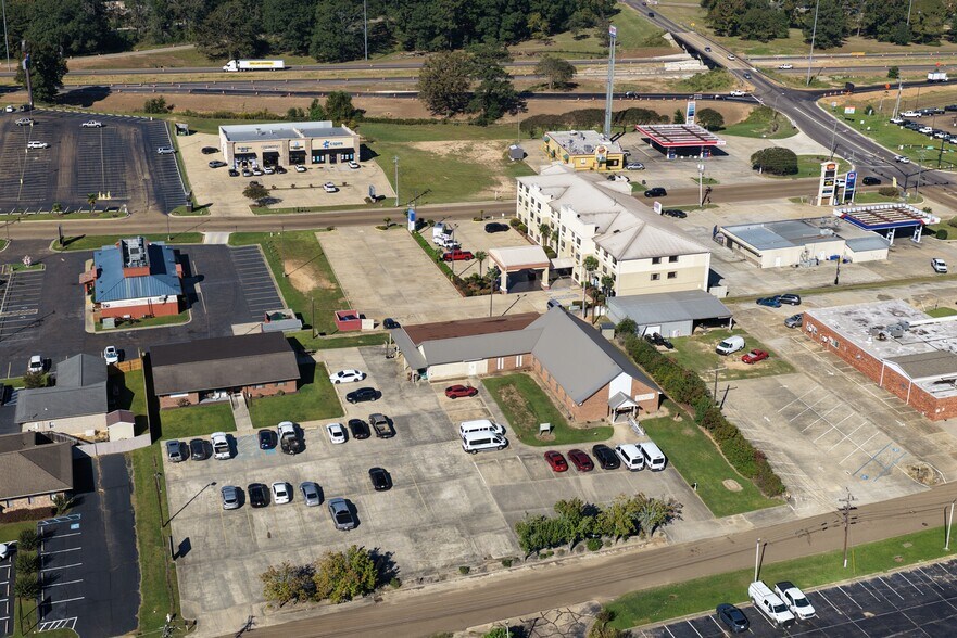 More Photos Of 116 Scott Dr, Mccomb Healthcare For Sale