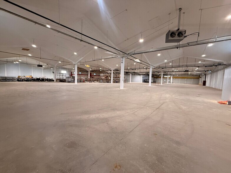 More Photos Of 1709 E Hwy 20, Lawton Warehouse For Lease