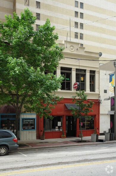 More Photos Of 1402 Main St, Dallas General Retail For Sale