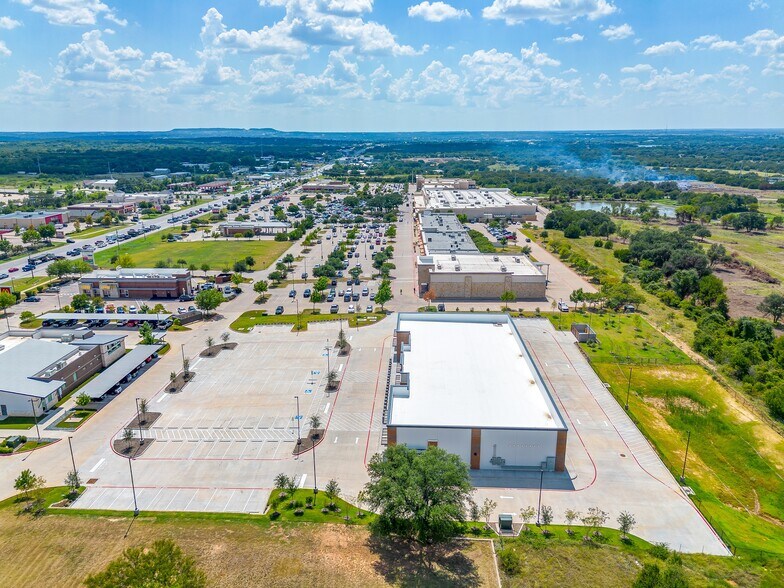 More Photos Of 4004 E US Highway 377, Granbury Freestanding For Lease