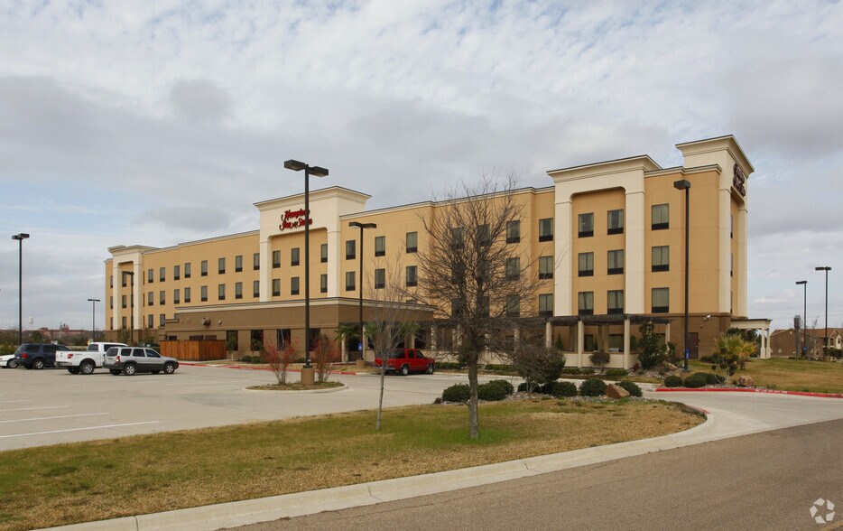 Primary Photo Of 2501 Marketplace Dr, Waco Hotel For Sale