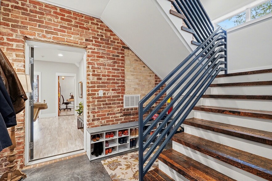 More Photos Of 117 E Maple St, Decatur Loft Creative Space For Sale