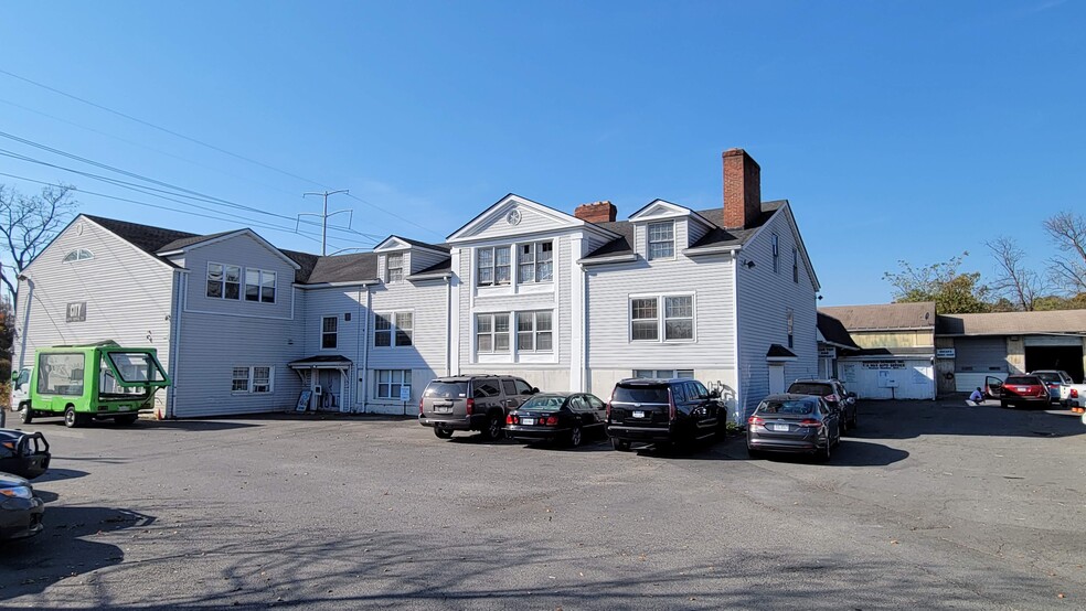 Primary Photo Of 1115 W Broad St, Falls Church Auto Repair For Lease